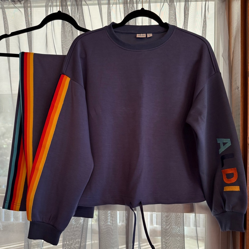 Aldi Sweatshirt and Pants Set
